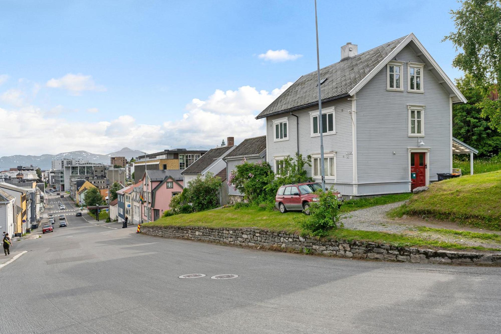 Arctic Homes - Historical Tromso House With View Экстерьер фото
